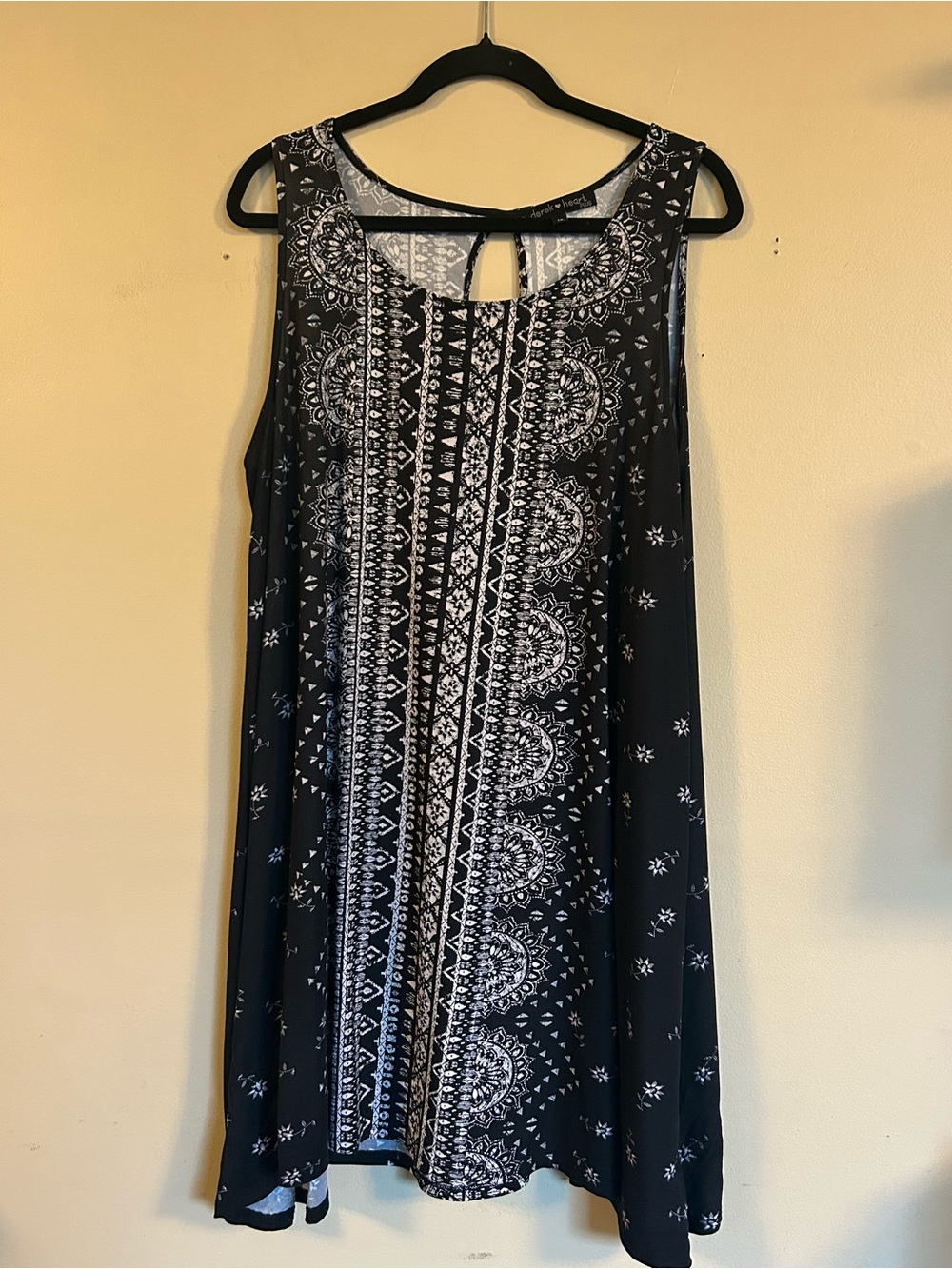 Derek Heart Black and White Sleeveless Printed Shift Dress